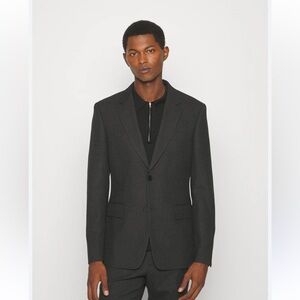 • Sandro • Men’s Dark Gray Suit Jacket / Blazer
48